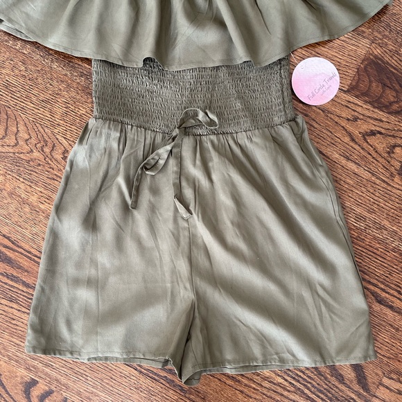 BNWT Francesca’s Ruffle Jumper Small Olive green by Full Circle Trends - Picture 12 of 12